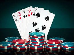 80m Live Casino — HD Dealer ဖြင့် Baccarat ကစားနေသောမြင်ကွင်း